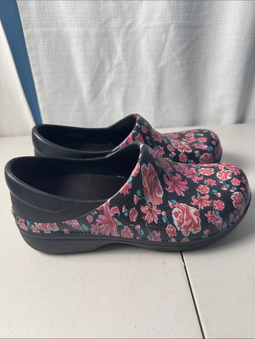 CROCS Women's Neria Pro II Clogs floral print dual comfort footbeds Size 9W - Picture 2 of 10